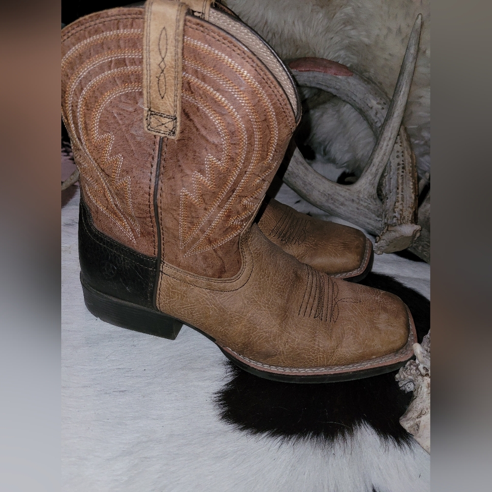 Ariat cowboy boot size 6